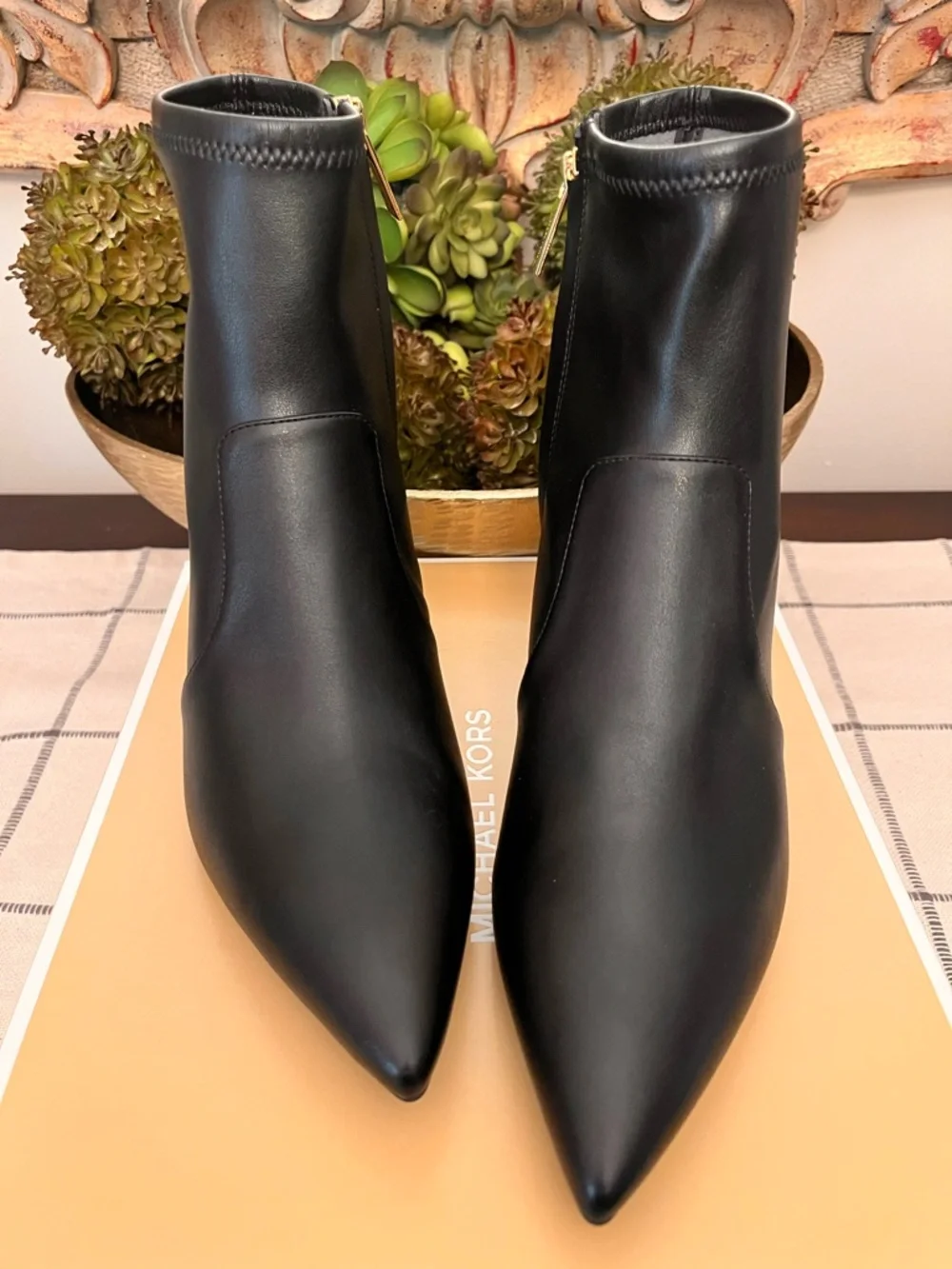 NIB Michael Kors Sze 7.5 Black Pointed Faux Leather Ankle Boots Gold Zip Modern